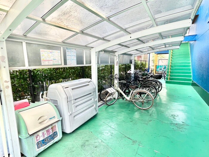 物件外観写真2　(駐輪場)
