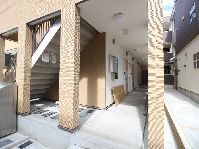 物件外観写真6　(エントランス部分)