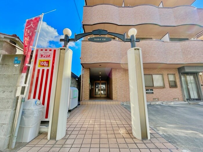 物件外観写真2　(エントランス部分)