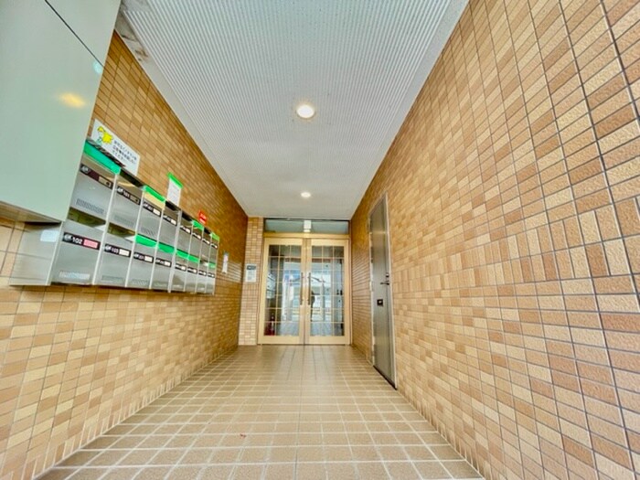 物件外観写真3　(エントランス部分)