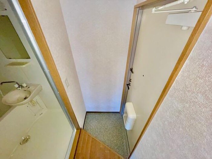 物件内観写真12　(玄関)
