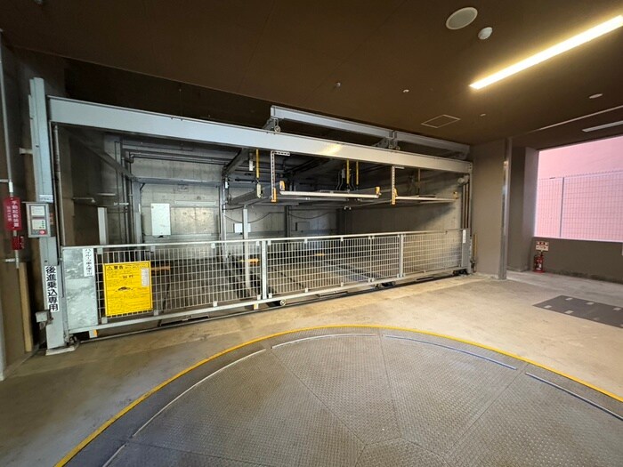 物件外観写真3　(駐車場)