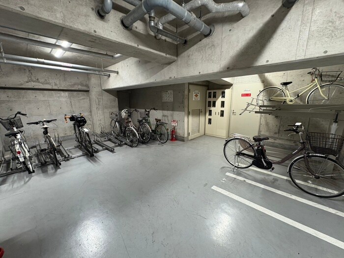 物件外観写真4　(駐輪場)