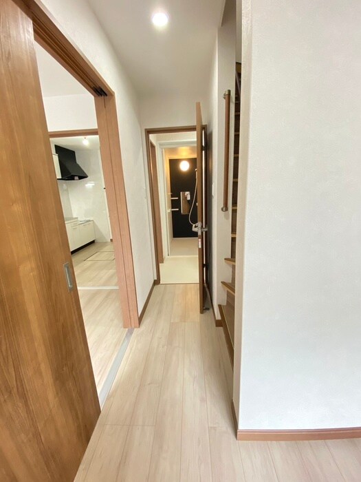 物件内観写真21　(廊下)