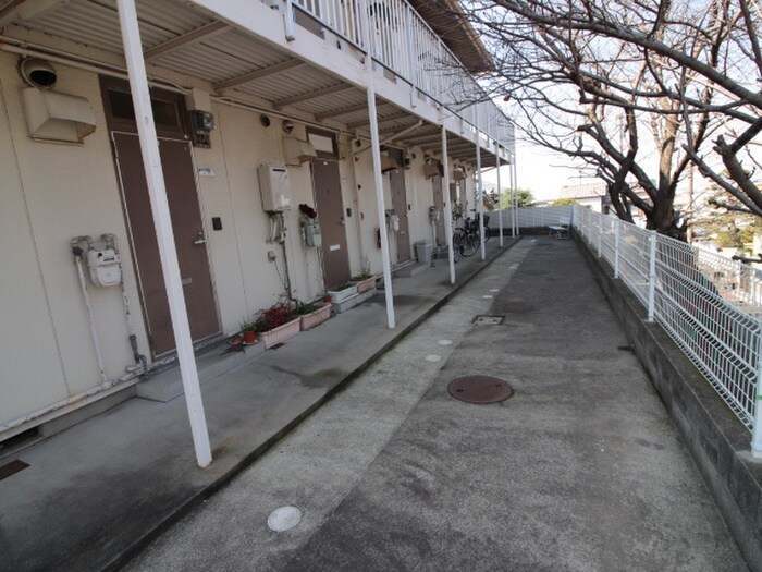 物件外観写真3　(駐輪場)