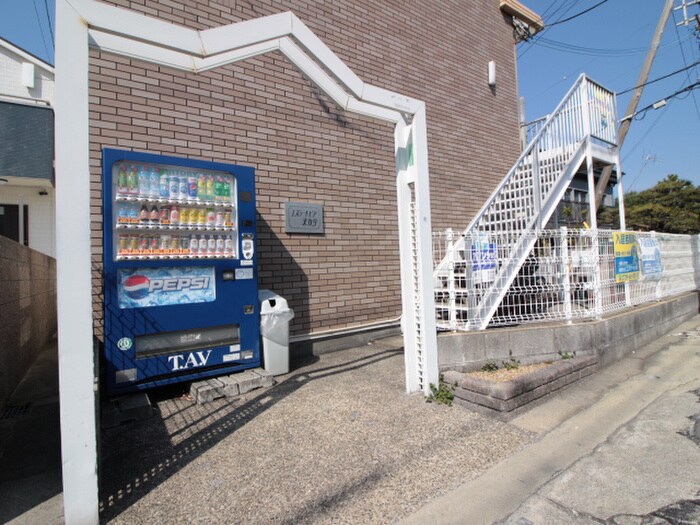 物件外観写真4　(エントランス部分)