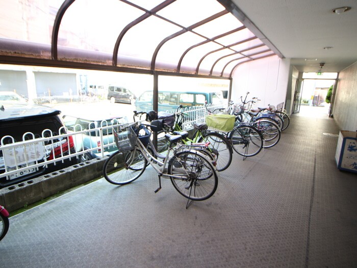 物件外観写真5　(駐輪場)