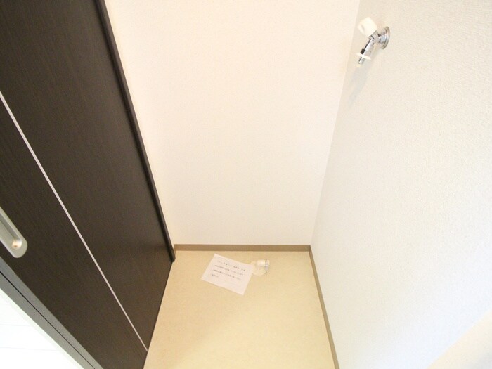 物件内観写真15　(洗濯機置場)
