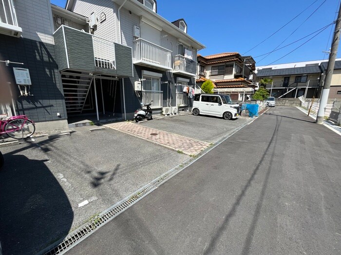 物件外観写真3　(駐車場)