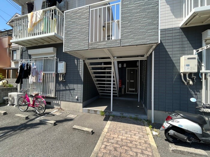 物件外観写真5　(エントランス部分)