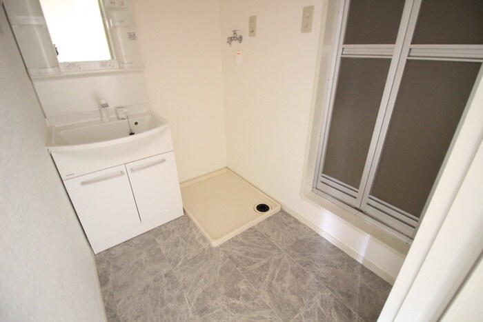 物件内観写真10　(洗濯機置場)