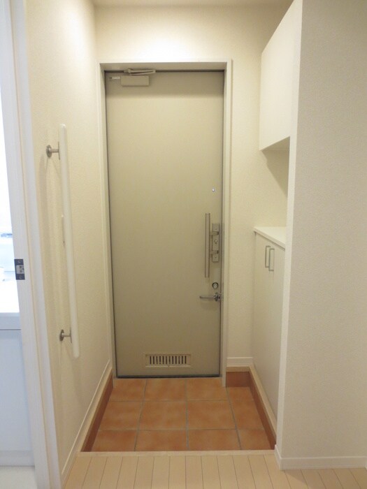 物件内観写真16　(玄関)