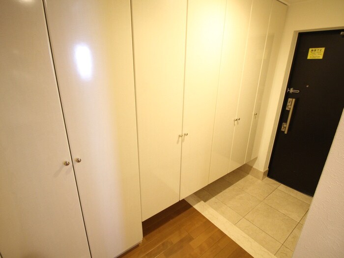 物件内観写真7　(玄関)