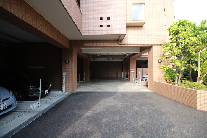 物件外観写真5　(駐車場)