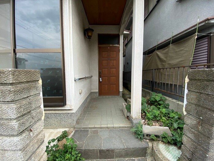 物件外観写真4　(エントランス部分)