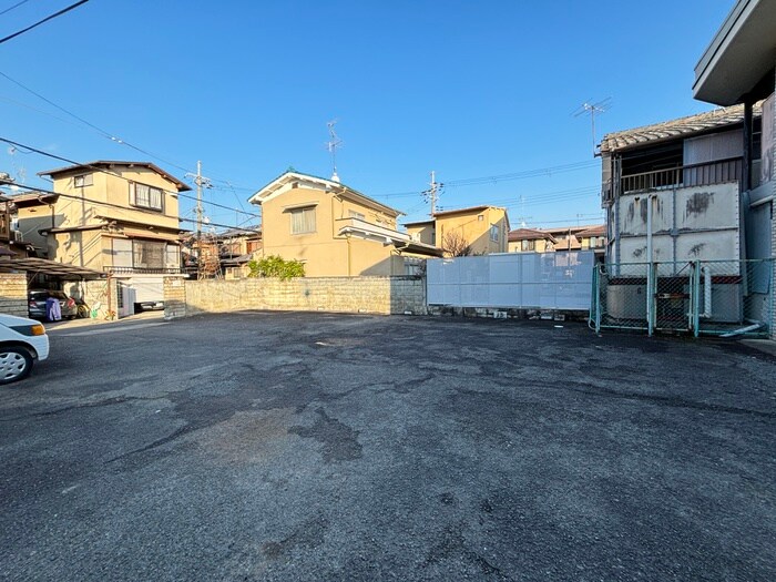 物件外観写真3　(駐車場)