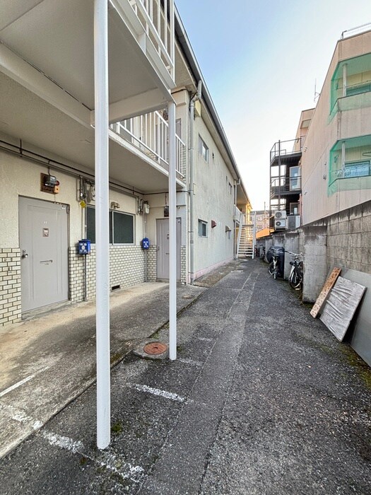 物件外観写真4　(エントランス部分)