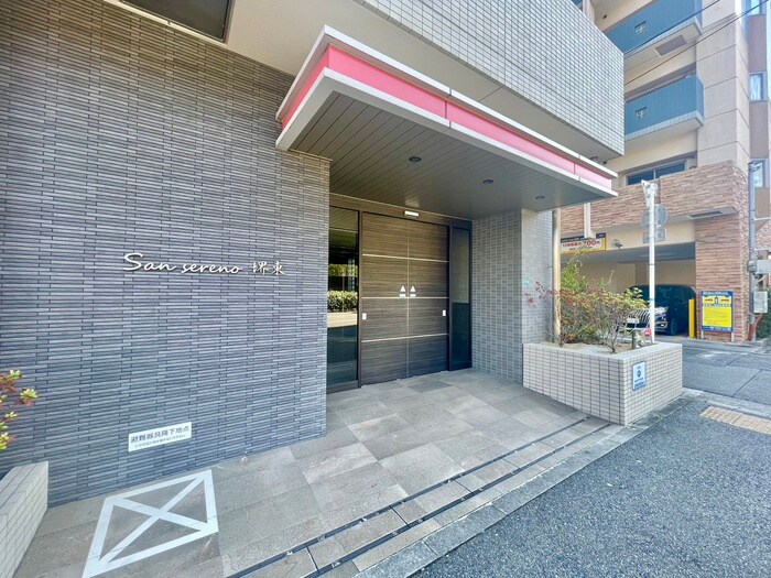 物件外観写真6　(エントランス部分)