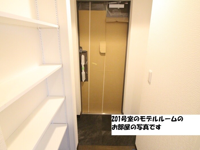 物件内観写真17　(玄関)