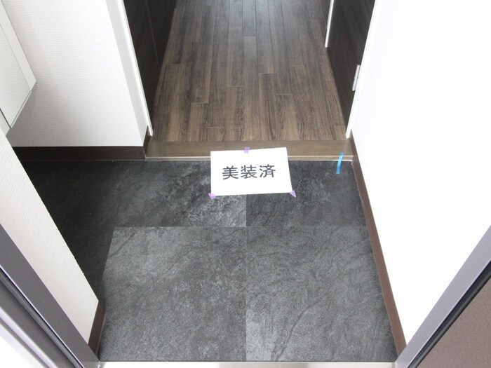 物件内観写真18　(玄関)