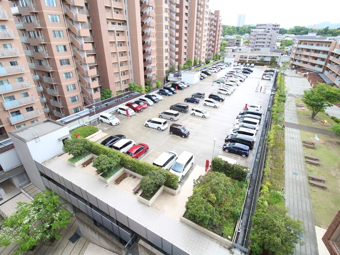 物件外観写真4　(駐車場)