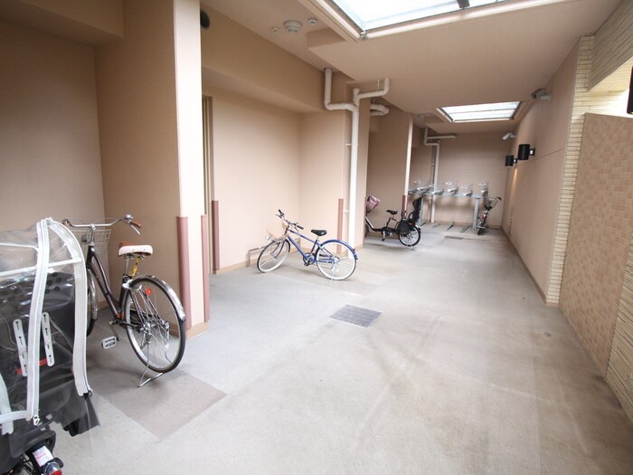 物件外観写真5　(駐輪場)