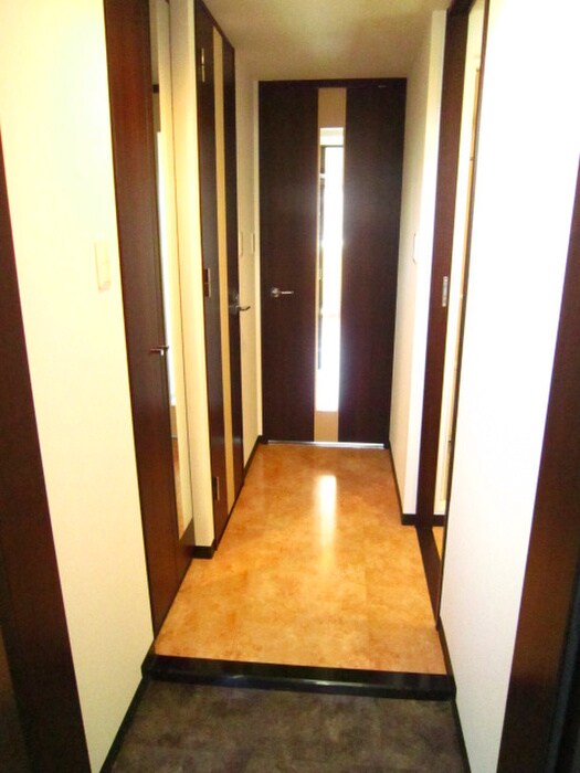 物件内観写真7　(玄関)