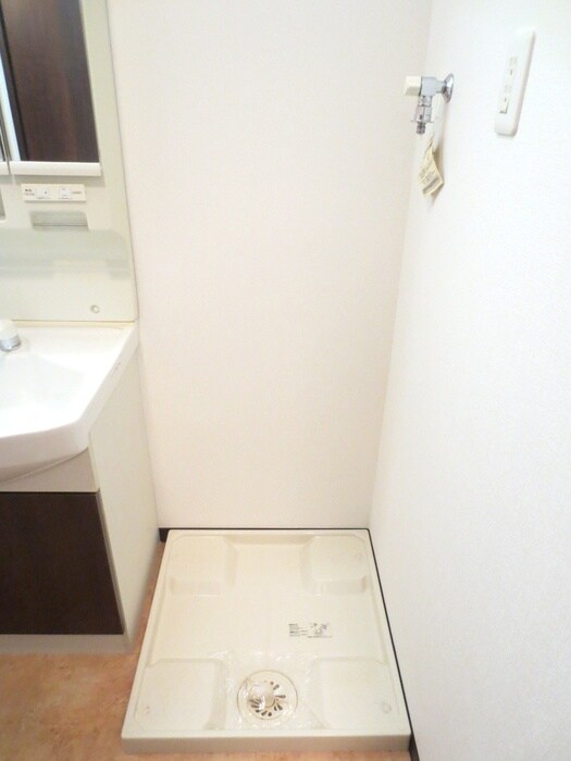 物件内観写真10　(洗濯機置場)