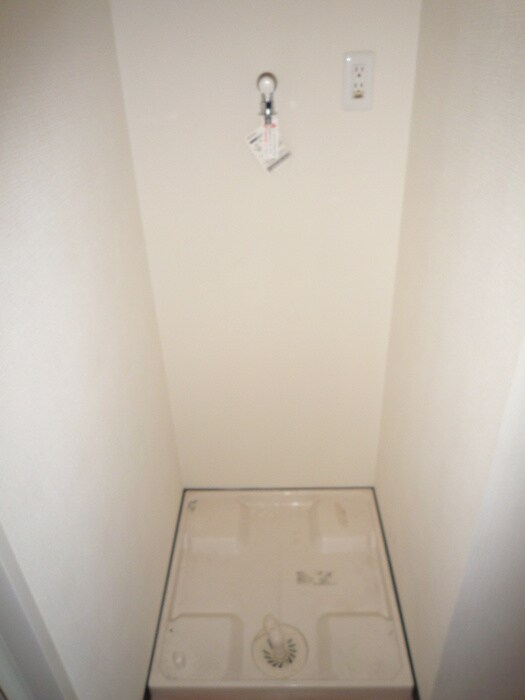 物件内観写真12　(洗濯機置場)