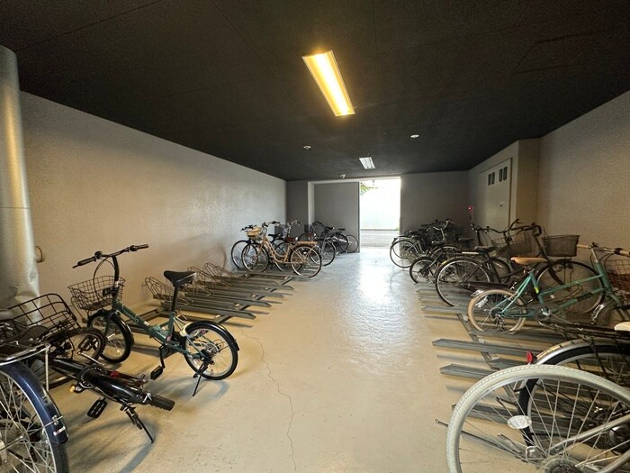 物件外観写真5　(駐輪場)