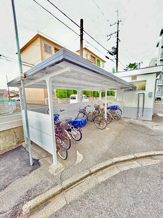 物件外観写真4　(駐輪場)
