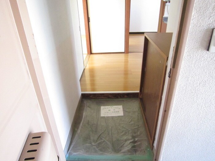 物件内観写真16　(玄関)