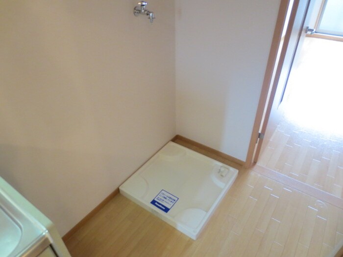 物件内観写真12　(洗濯機置場)