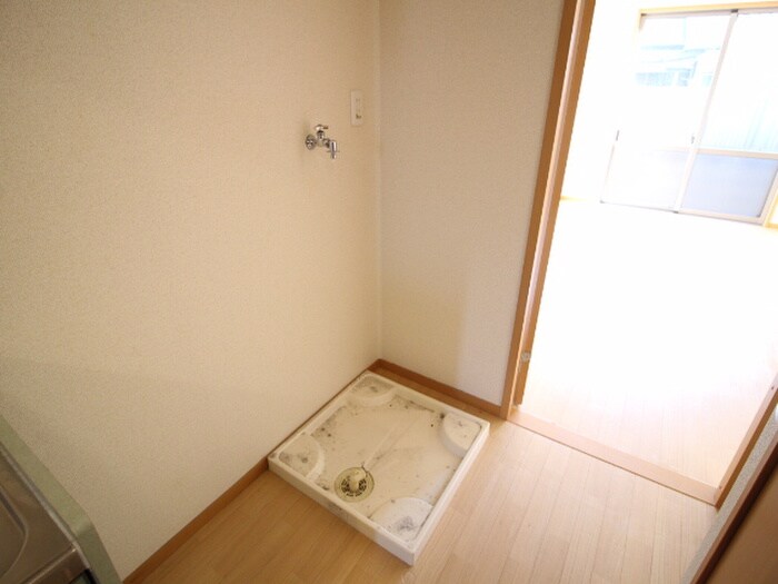 物件内観写真18　(洗濯機置場)