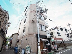エヌエムキャトルズ外観写真
