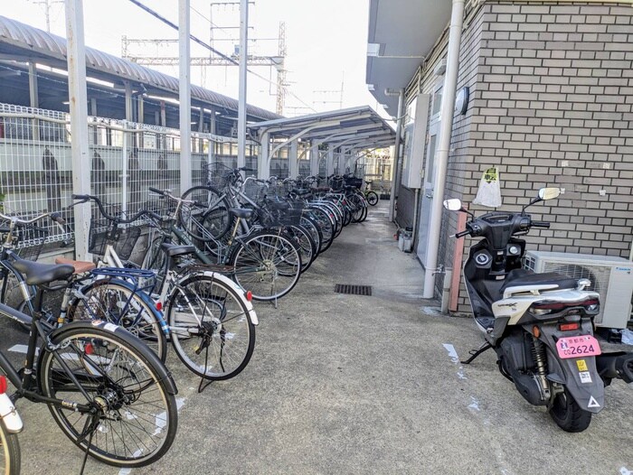 物件外観写真5　(駐輪場)
