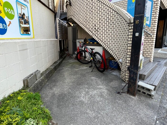物件外観写真4　(駐輪場)