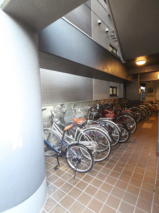 物件外観写真4　(駐輪場)