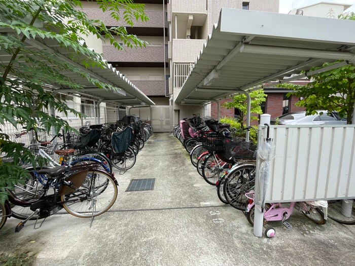 物件外観写真5　(駐輪場)
