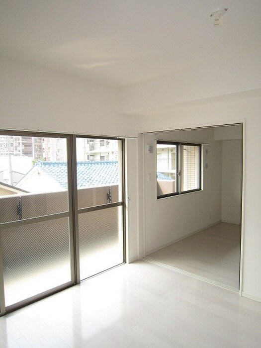 物件内観写真11　(室内からの展望)