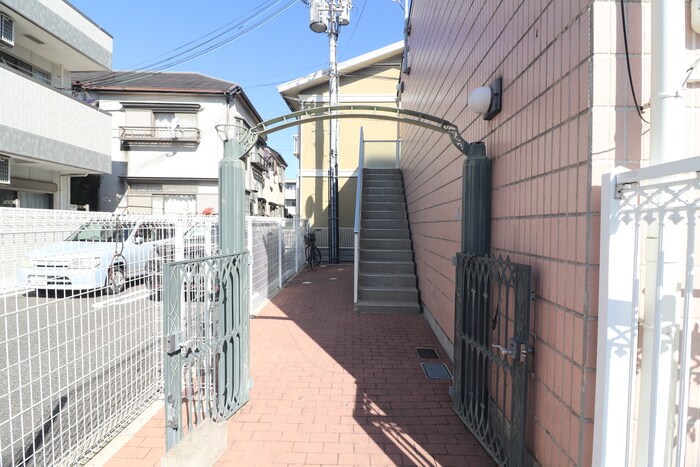 物件外観写真5　(エントランス部分)