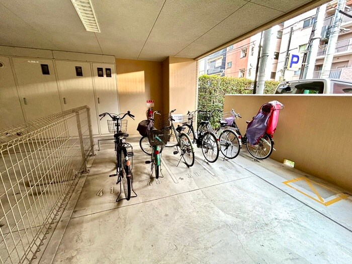 物件外観写真5　(駐輪場)