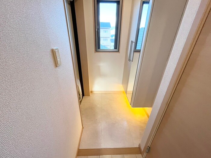 物件内観写真15　(玄関)