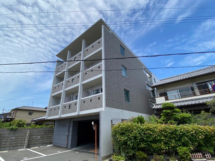 物件外観写真2　(駐車場)