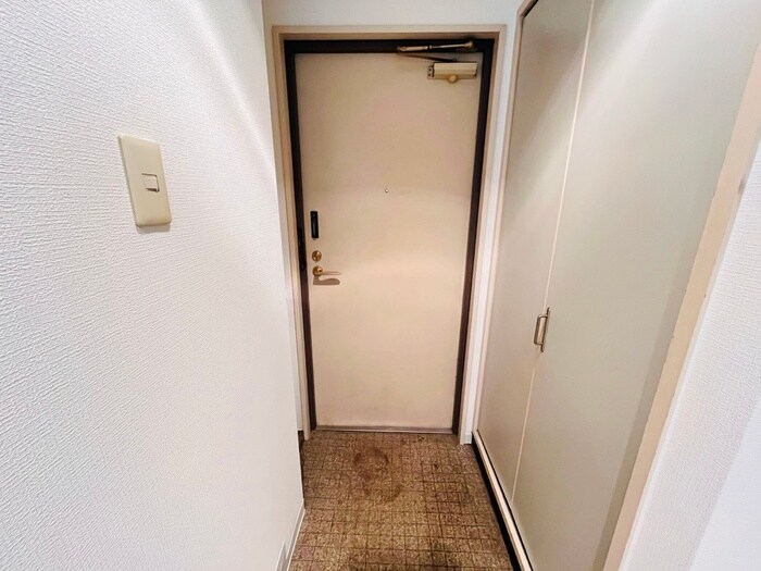 物件内観写真16　(玄関)
