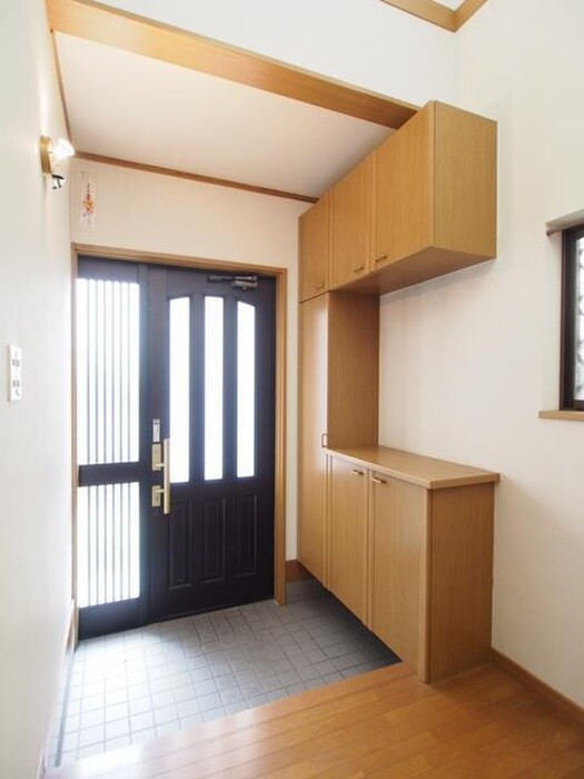 物件内観写真12　(玄関)