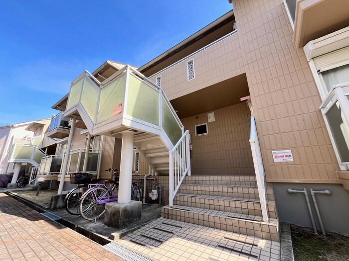 物件外観写真3　(エントランス部分)