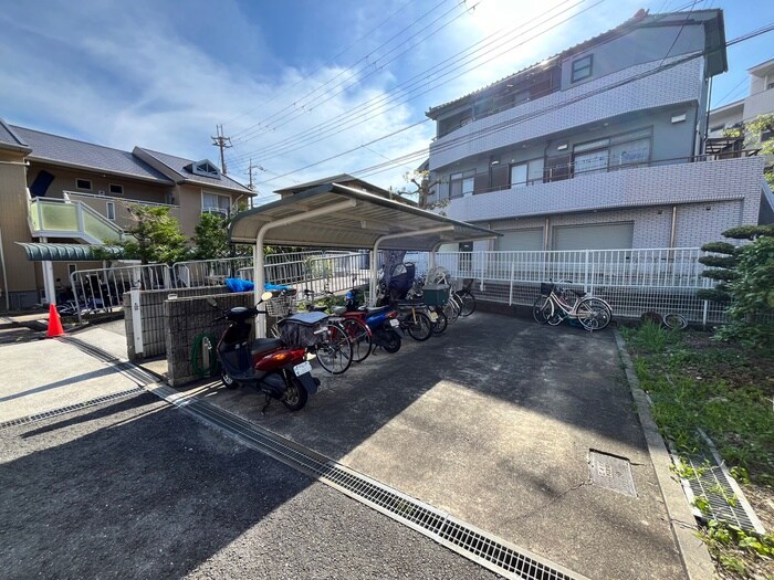 物件外観写真5　(駐輪場)