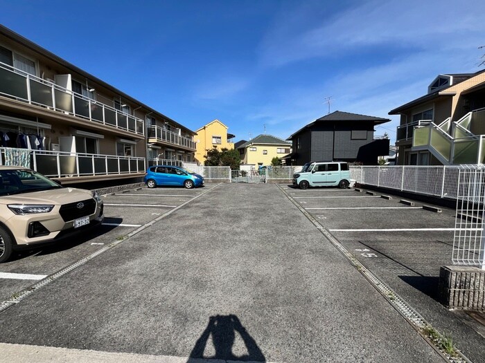 物件外観写真6　(駐車場)