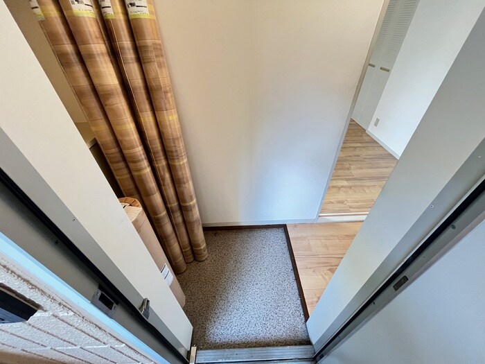 物件内観写真18　(玄関)